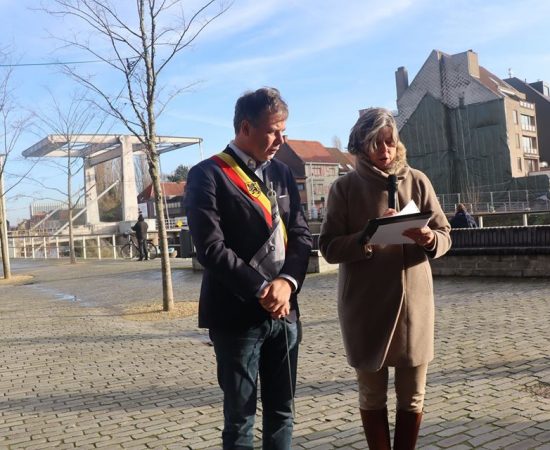 Aftrap in Deinze: Burgemeester Jan Vermeulen en Schepen van Welzijn Conny  de Spiegelaere